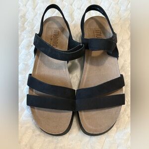 MUNRO
Women's Juniper Sandal In Black Nubuck In Multi $190